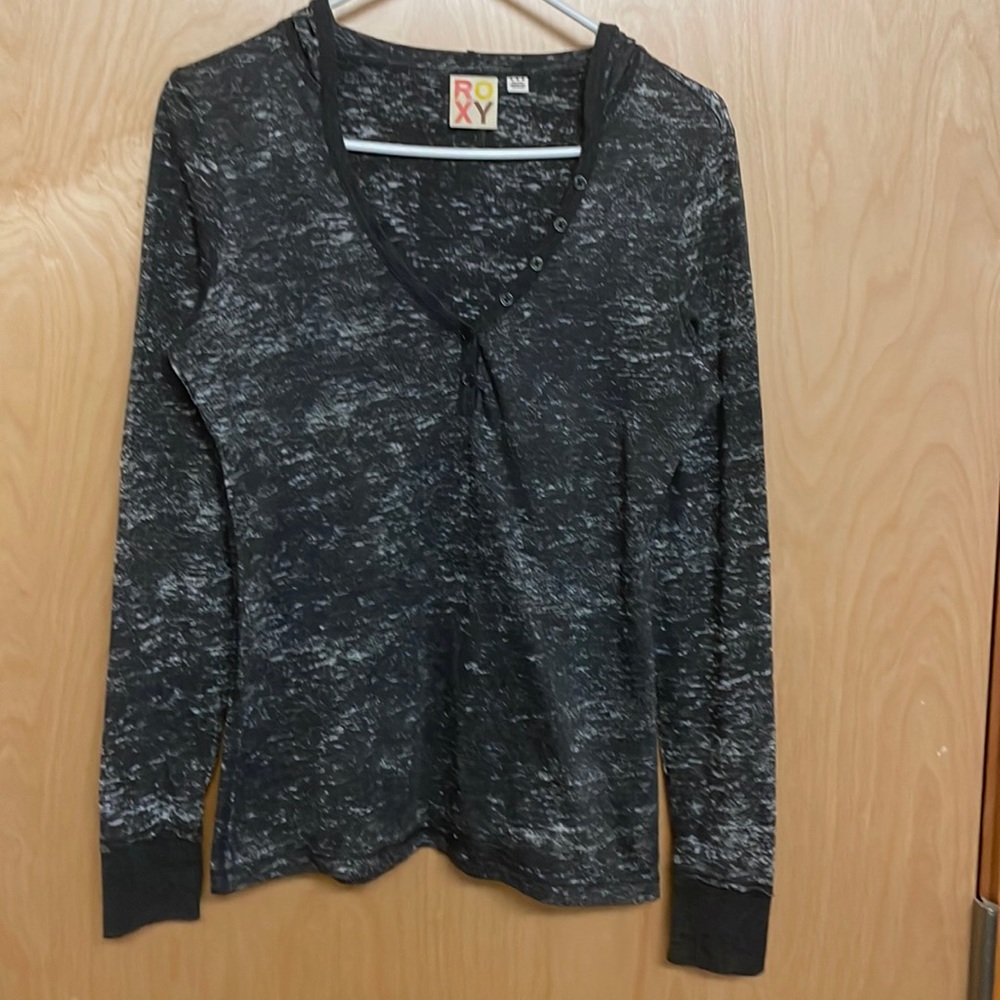 Vintage ROXY long sleeved shirt. Heathered charcoal and white color. Worn twice.